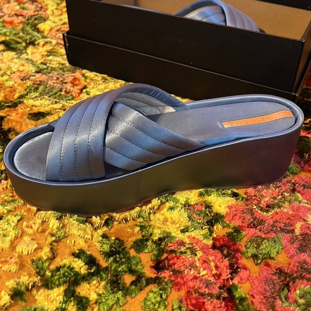 Kenneth Cole blue platform sandals